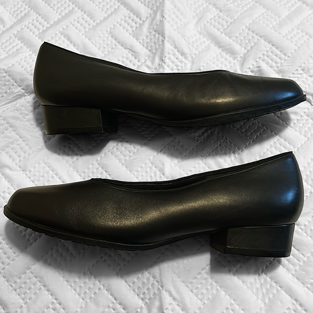 Drew Leather Pump w/ Foot-Saver Outsole - Picture 3 of 15